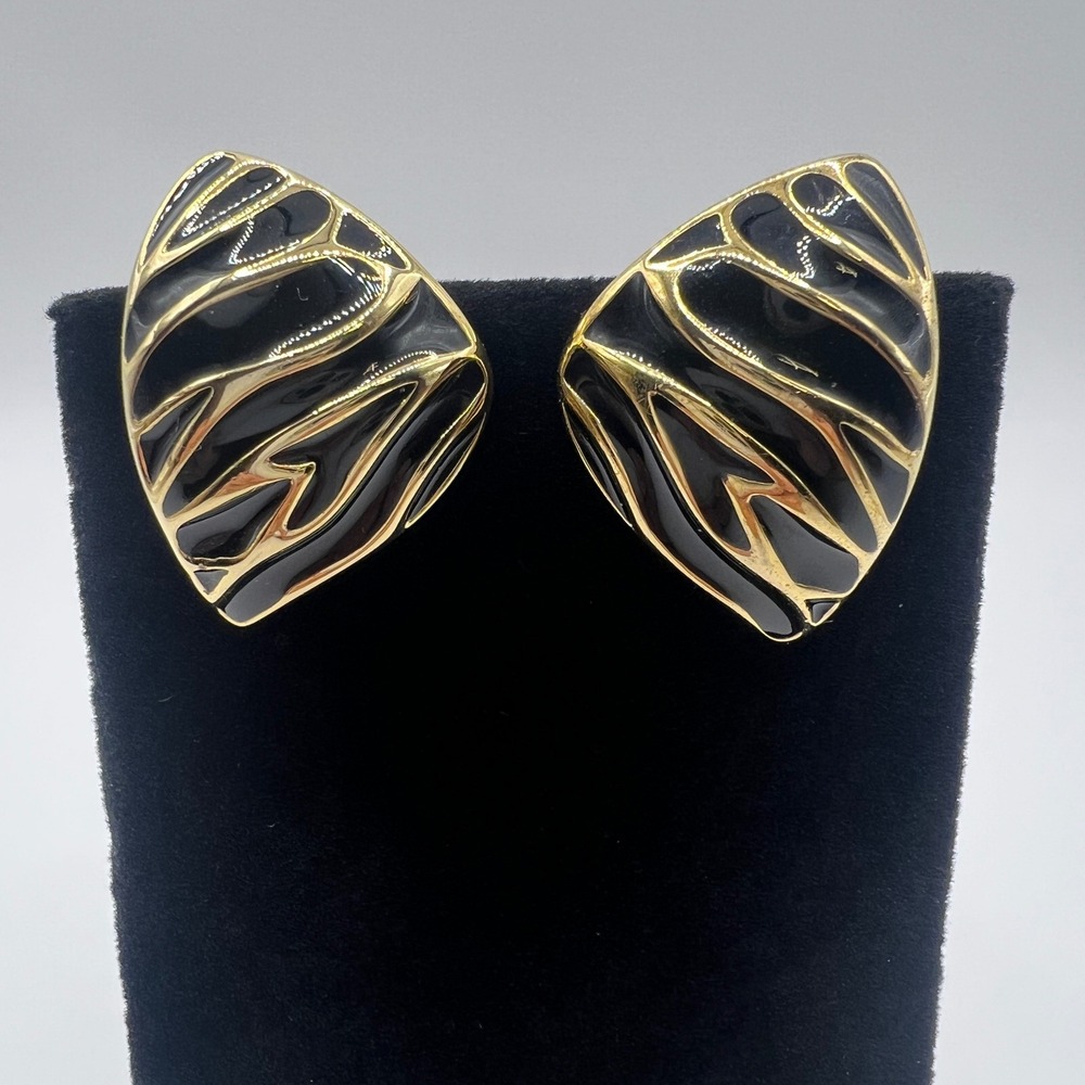 Vintage Black Enamel Gold Tone Triangular Shield Clip On Earrings Retro Abstract
